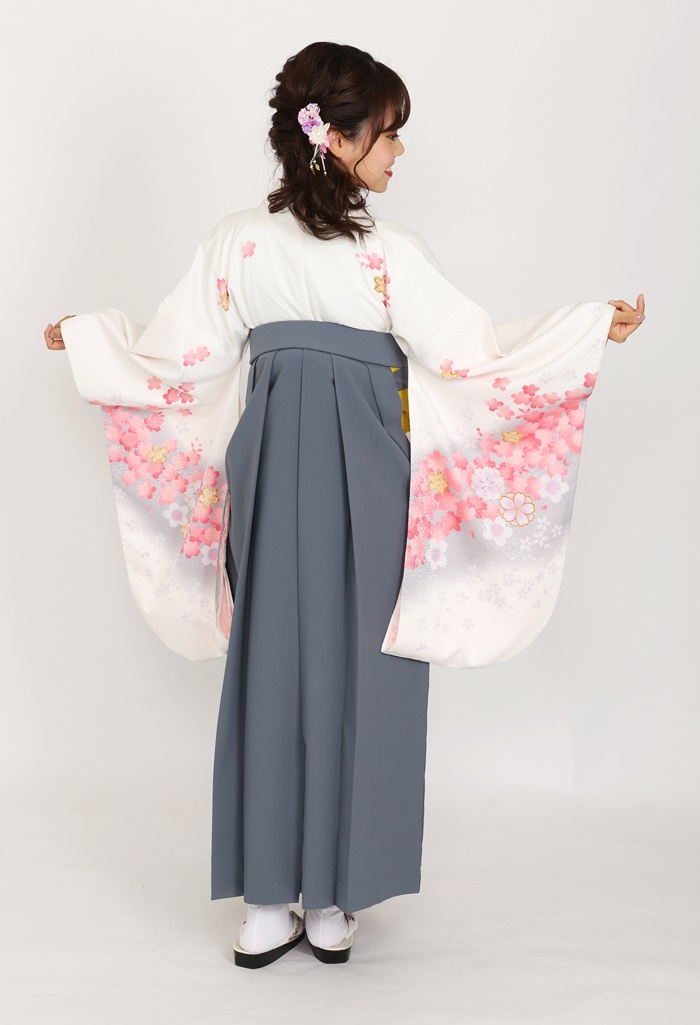 CC送料込み 袴セット桜薄青着物×桃色袴 [B2]120㎝【M3657】 女の子 着物袴セット 卒園式袴 赤 黄色 黒 ピンク 水色 白
