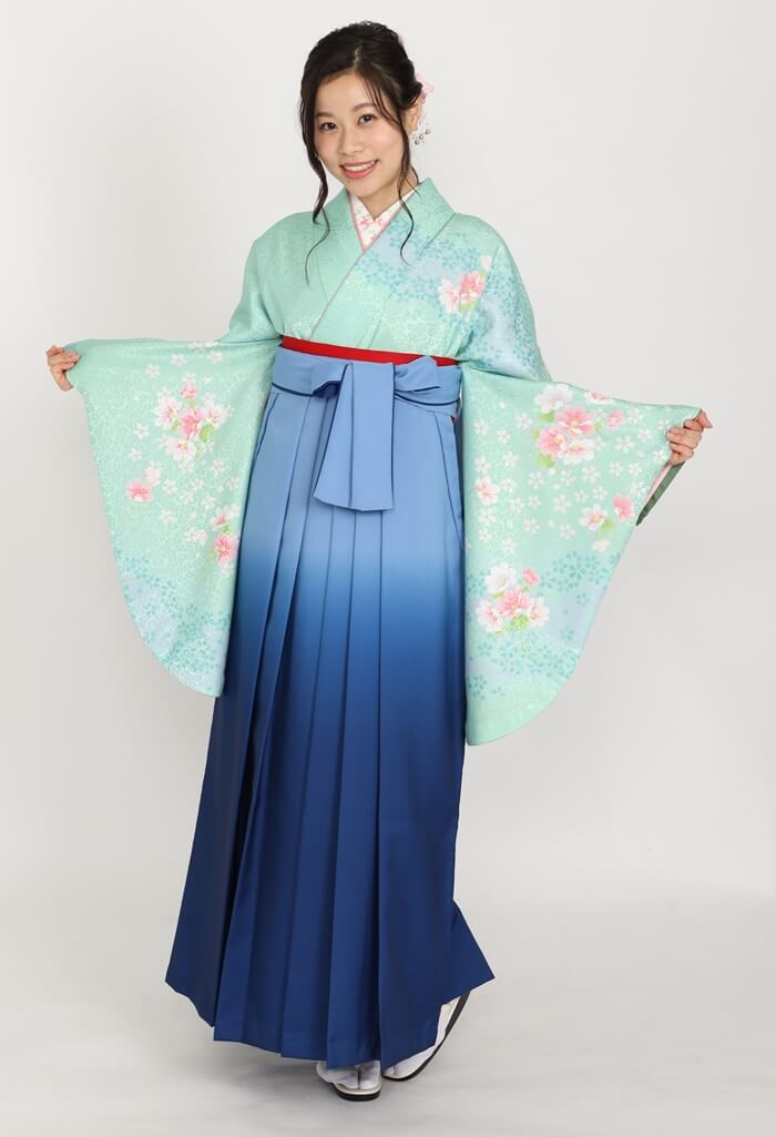 花柄振袖 青系 青いグラデーション袴 卒業袴 ブルーのグラデーションが晴れの日の澄みきった心のよう